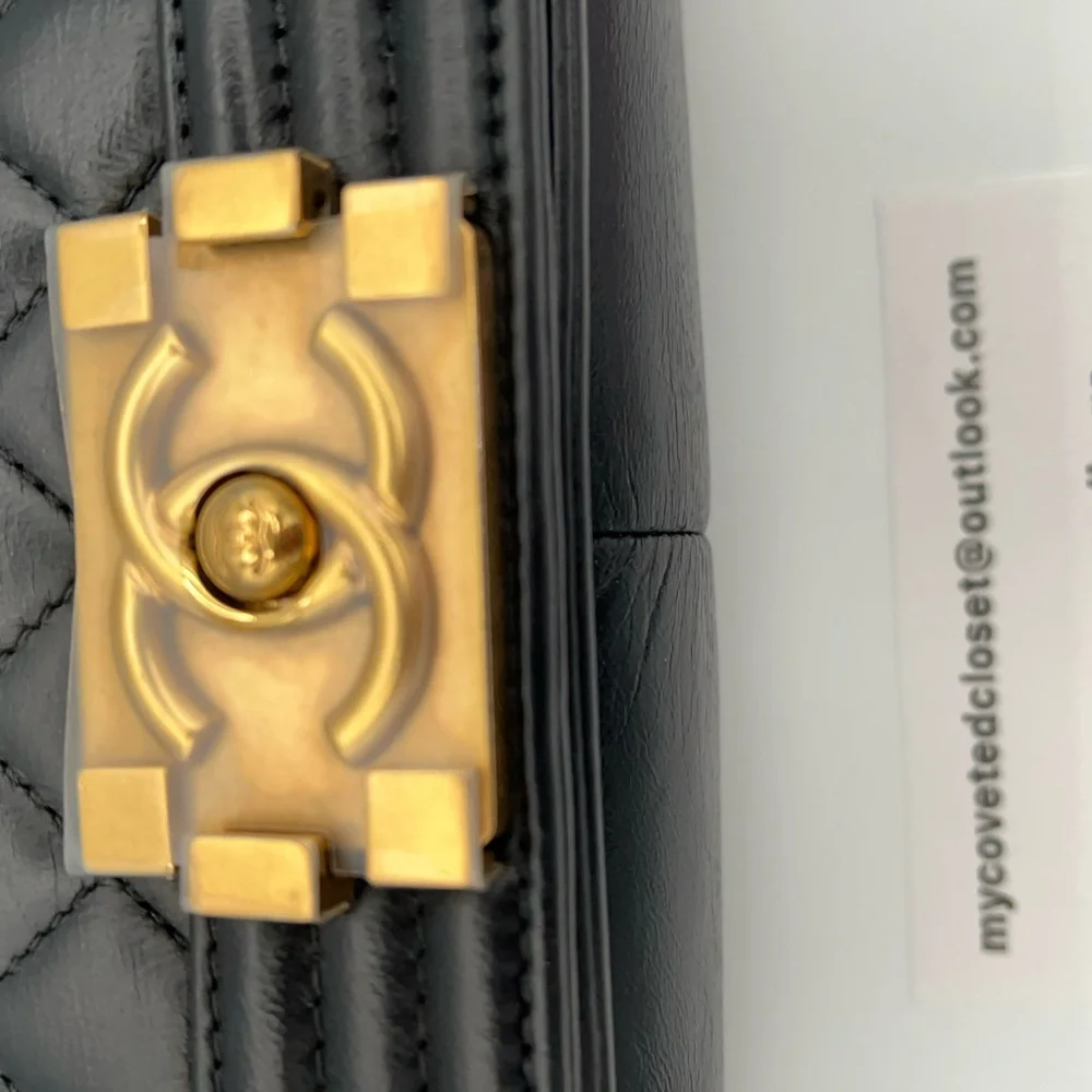 🖤💛Stunning Chanel Boy in large size w/Chanel dust bag and Entrupy COA!🖤
